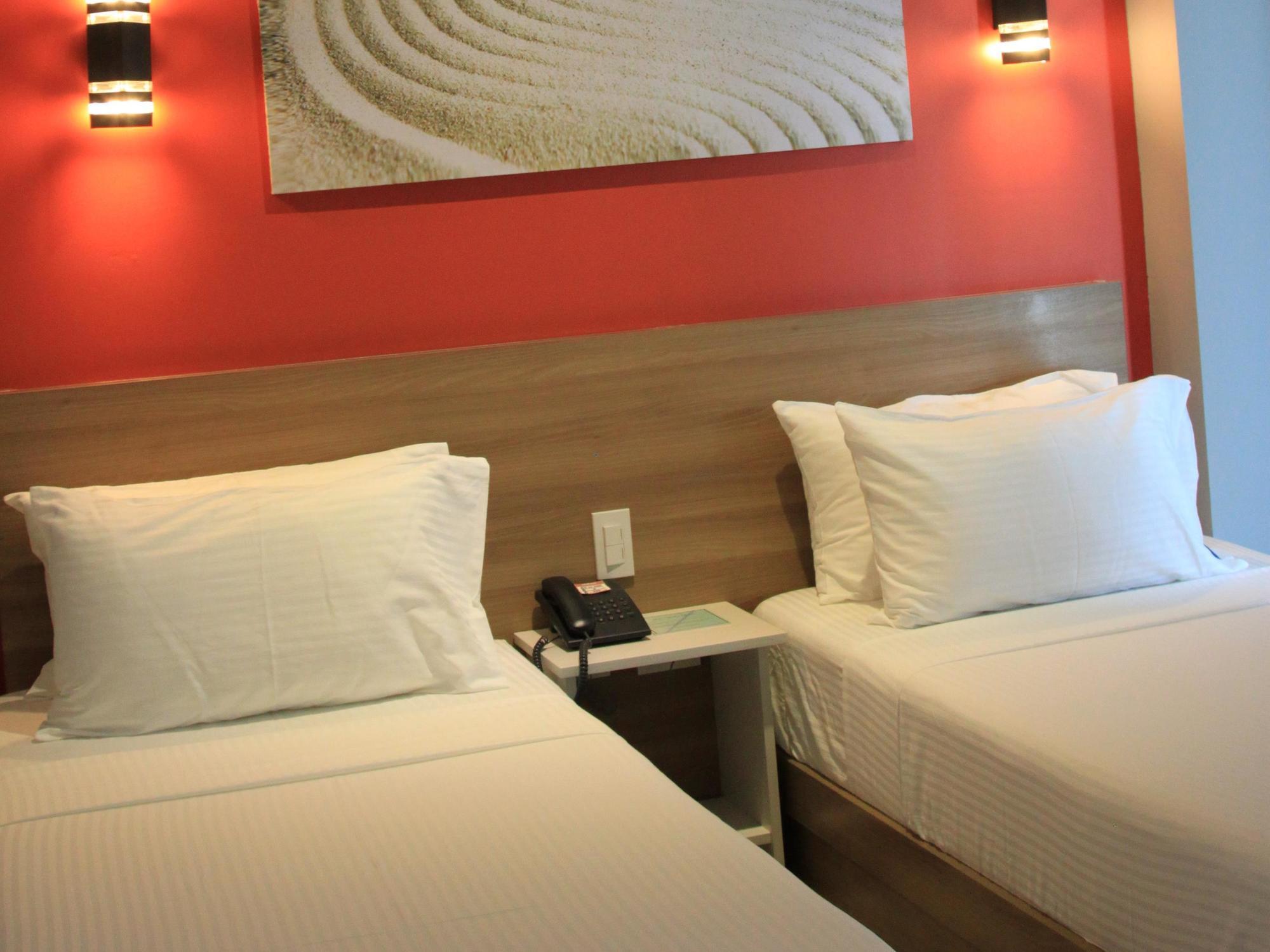 Sumo Asia Hotels - Davao City Esterno foto