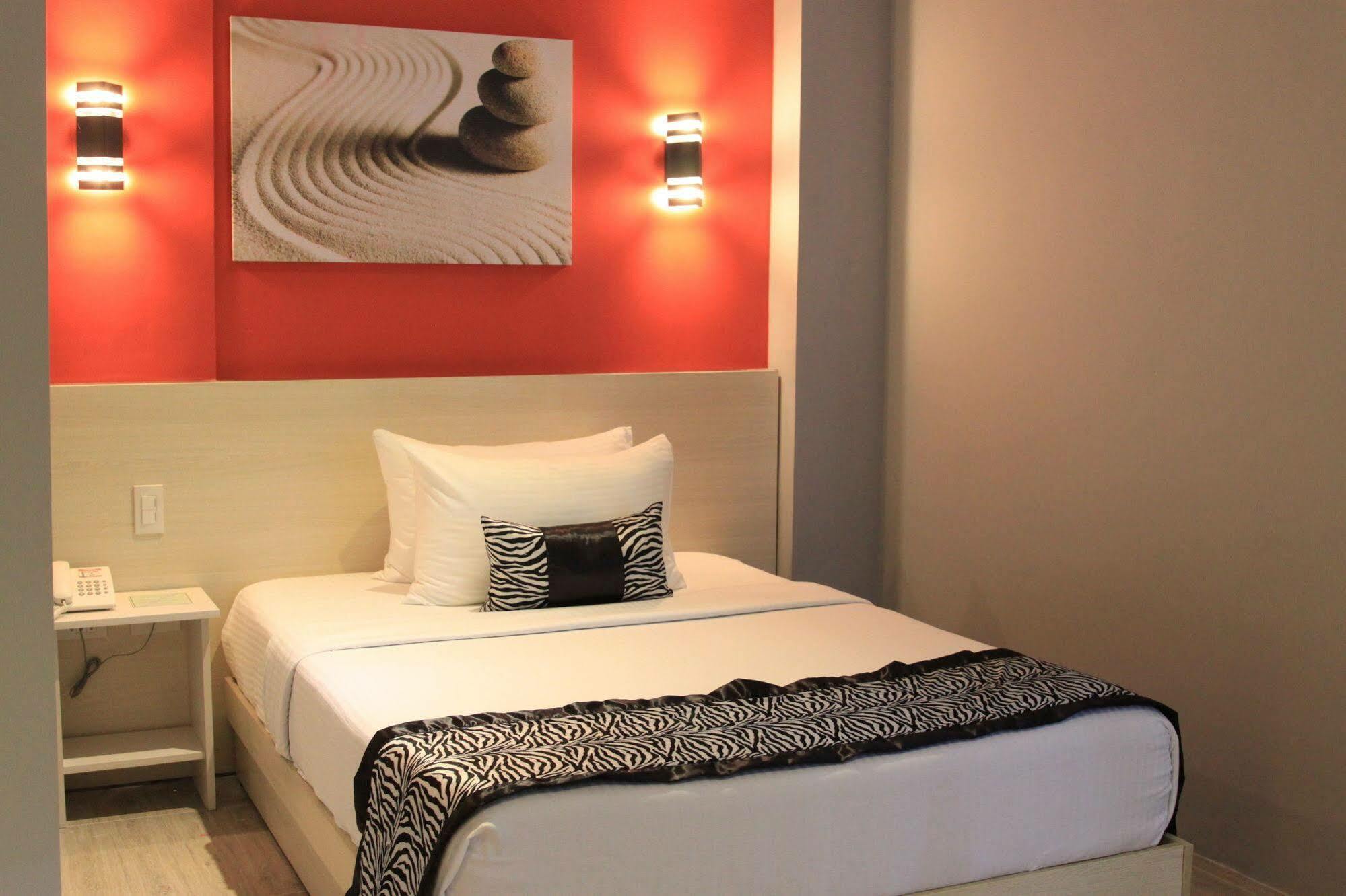 Sumo Asia Hotels - Davao City Esterno foto