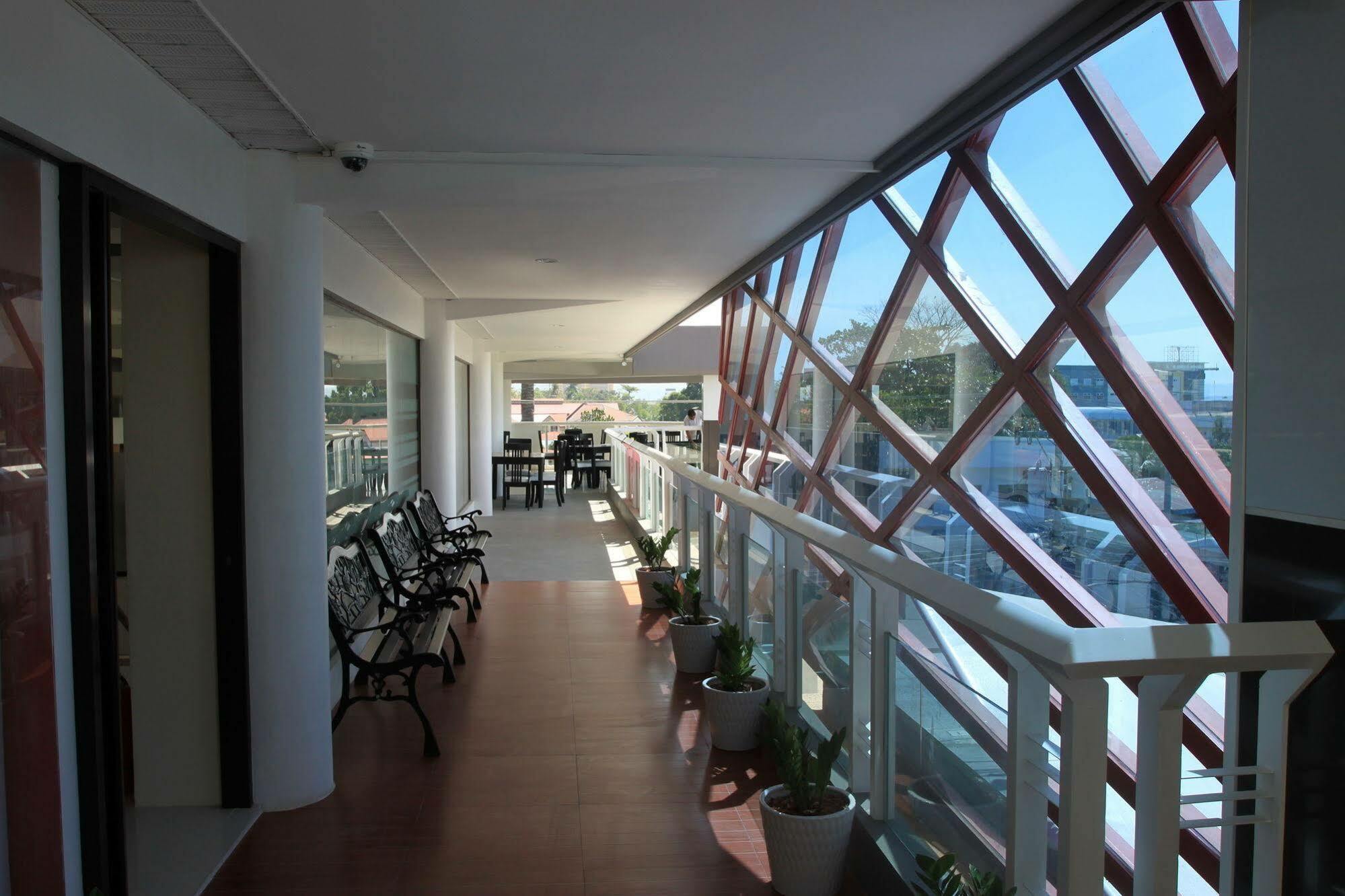 Sumo Asia Hotels - Davao City Esterno foto